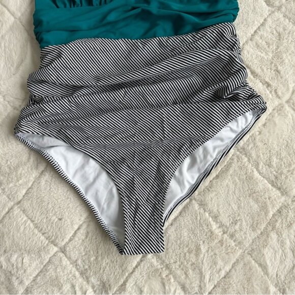 CUPSHE | Keeping You Accompanied Stripe One Piece Swimsuit | Size Large - Picture 5 of 12